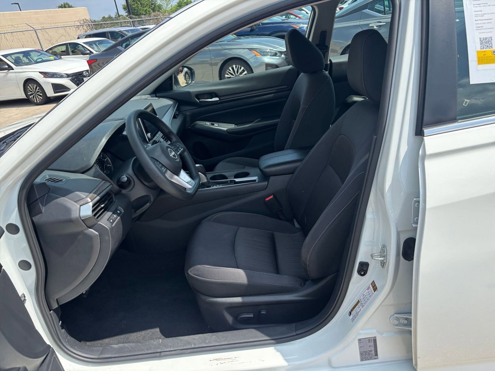 Used 2025 Nissan Altima 2.5 SV FWD image 27