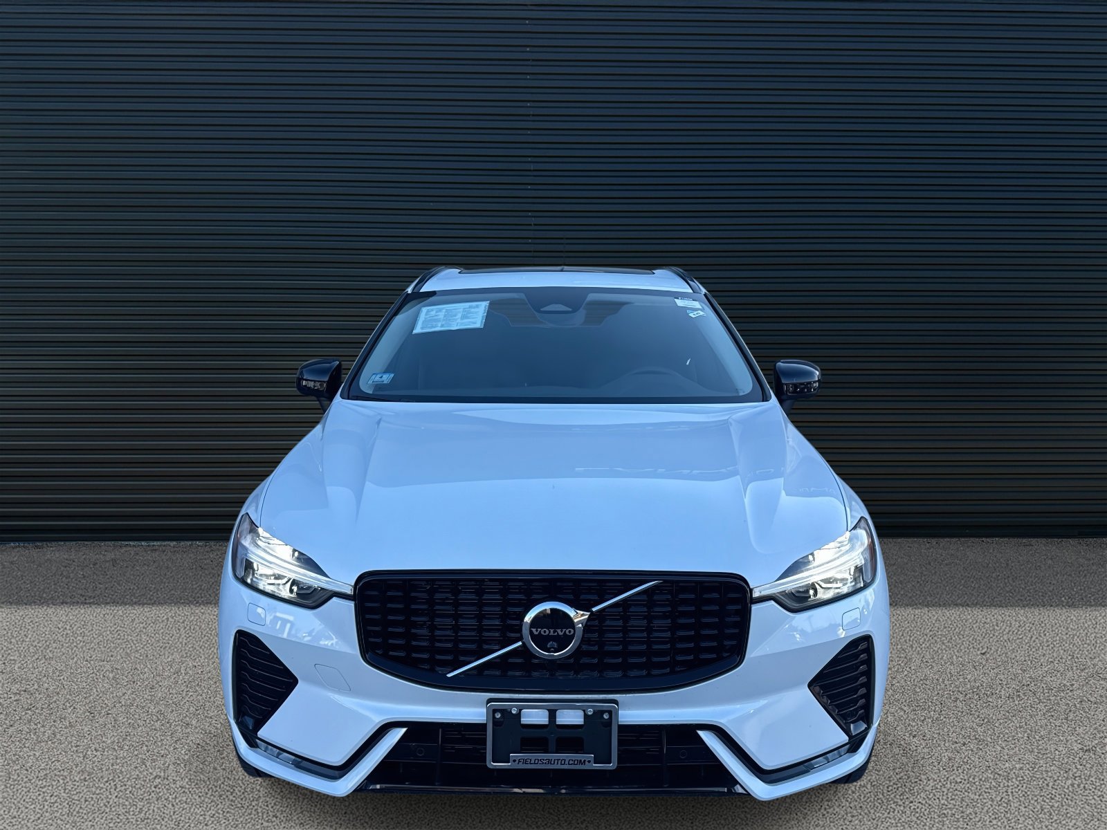 Used 2025 Volvo XC60 B5 Plus image 2