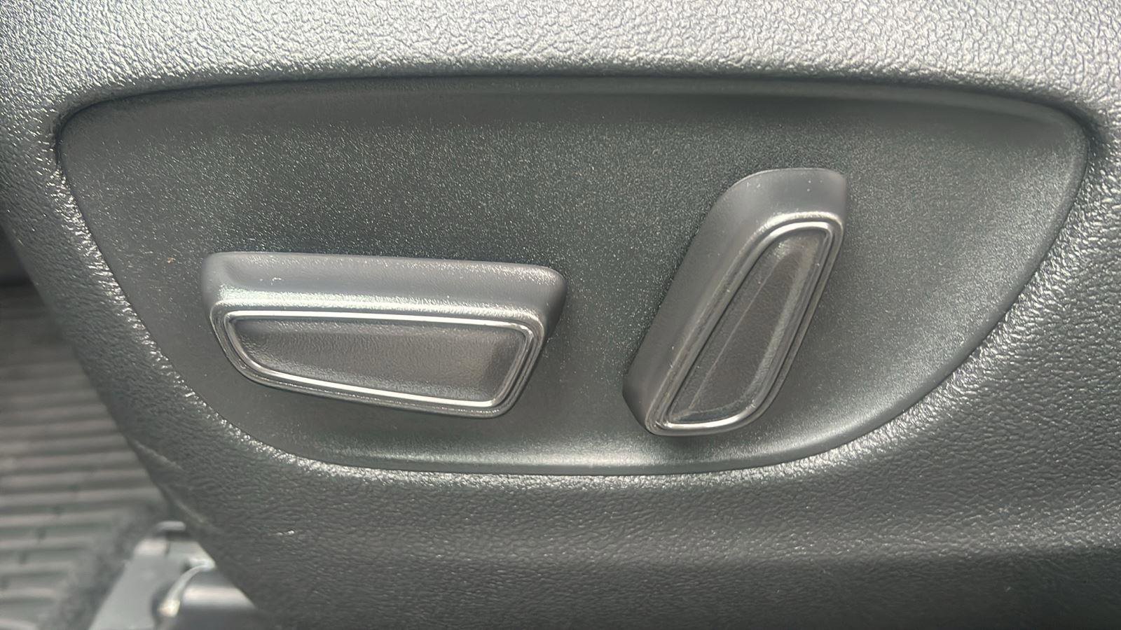 Used 2022 Toyota Highlander LE AWD/4WD image 11