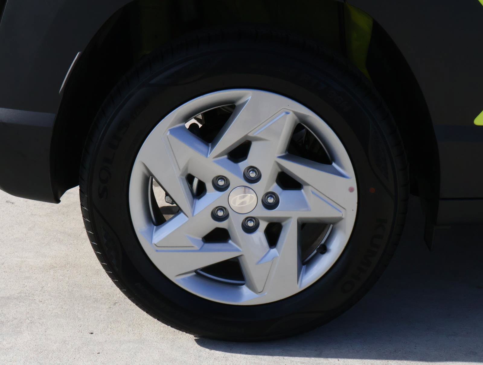 Used 2026 Hyundai Kona SE FWD image 8