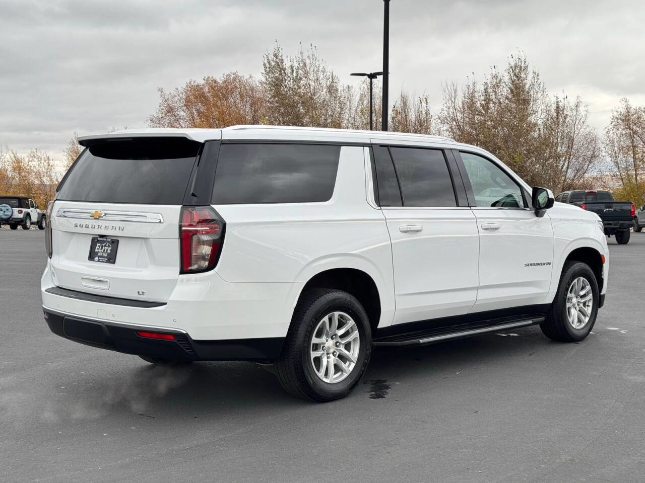Used 2023 Chevrolet Suburban LT image 6