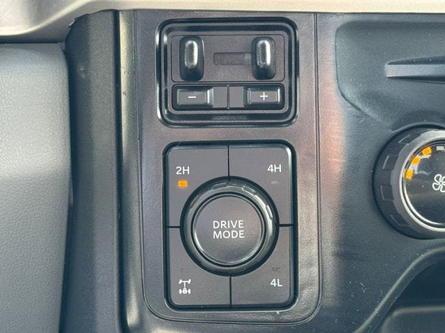 Used 2024 Ford F350 XLT AWD/4WD image 30