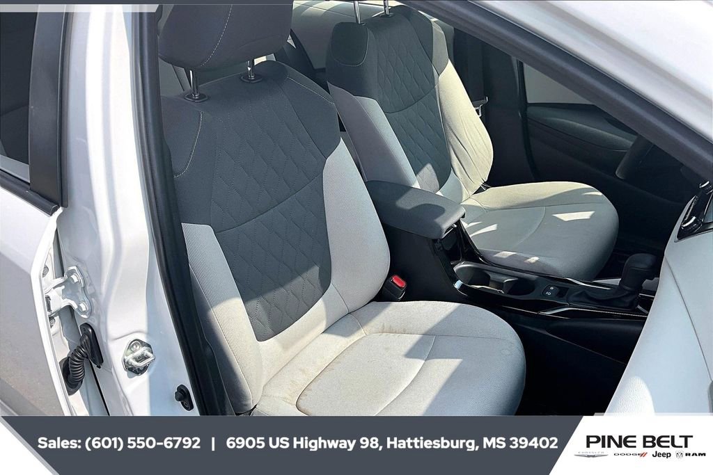 Used 2022 Toyota Corolla LE image 6
