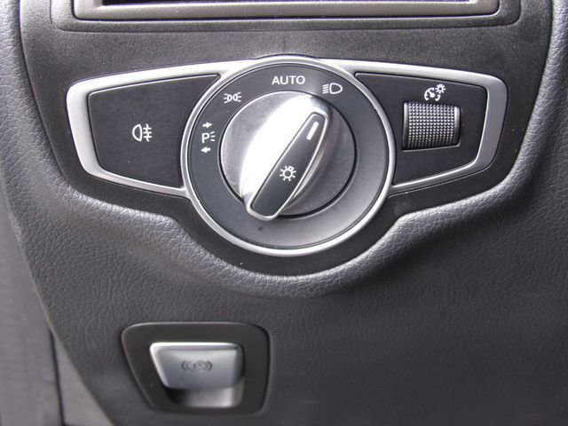 Used 2022 Mercedes-Benz GLC 300 4MATIC image 35