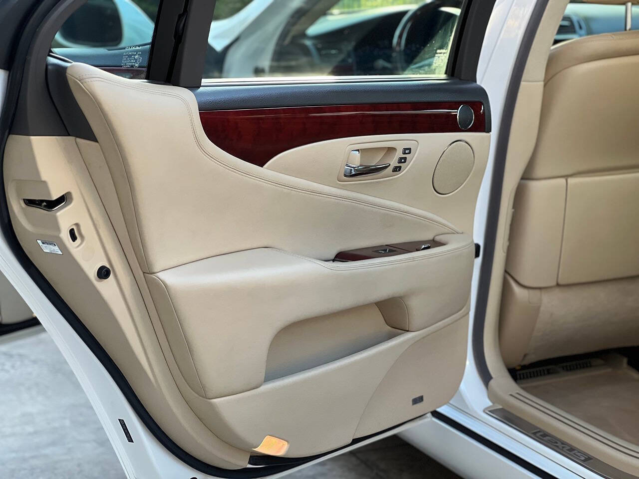 Used 2007 Lexus LS 460 L RWD image 90