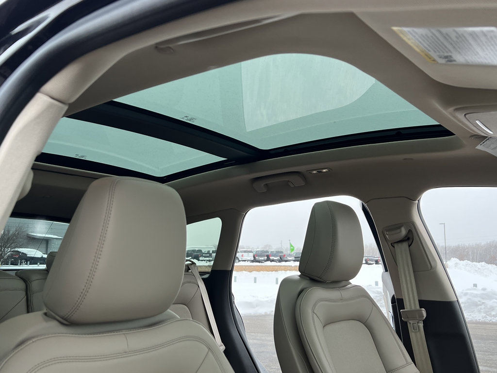 Used 2023 Lincoln Corsair Reserve w/ Equipment Group 202A image 31