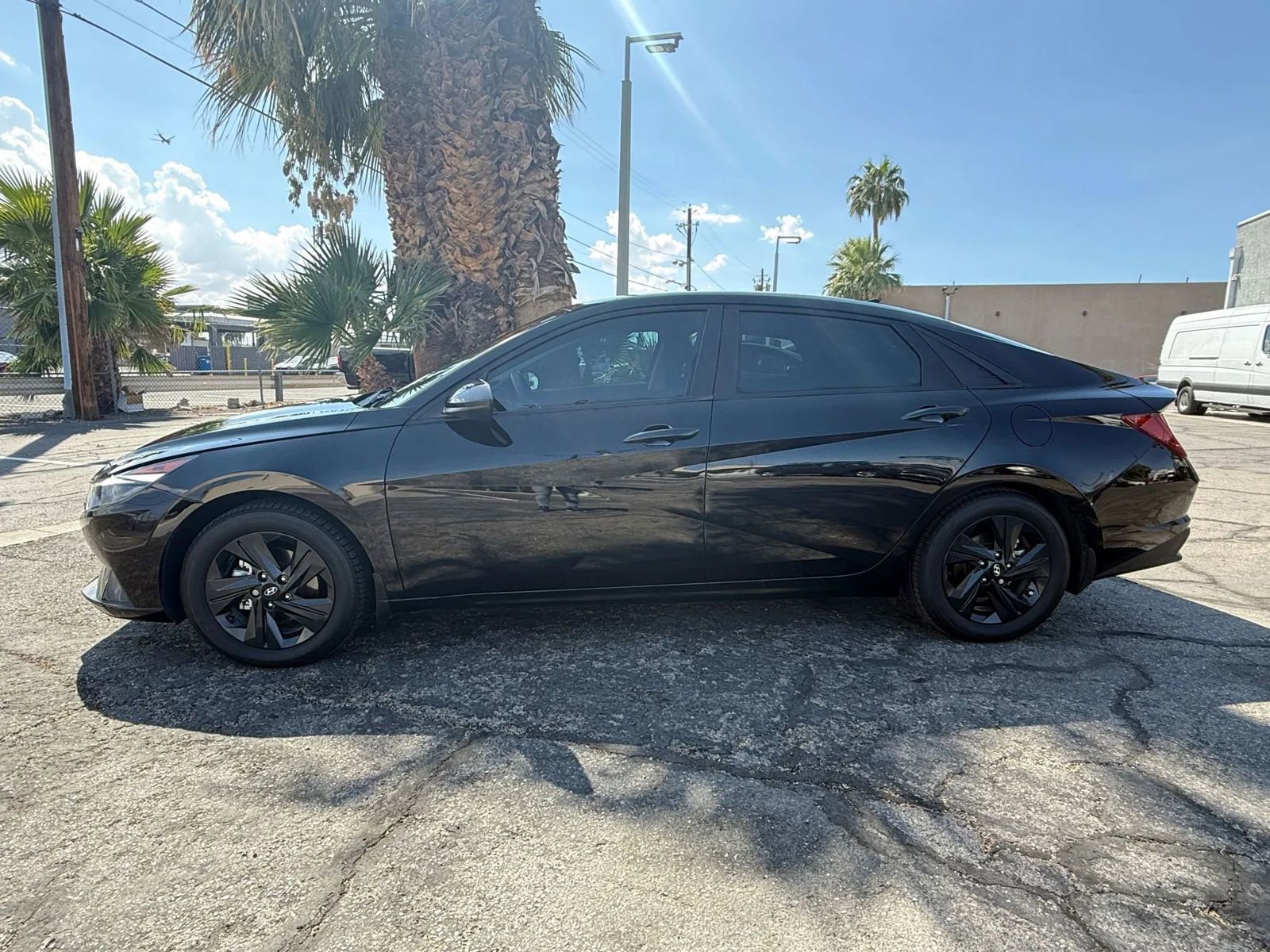 Used 2023 Hyundai Elantra Blue image 2