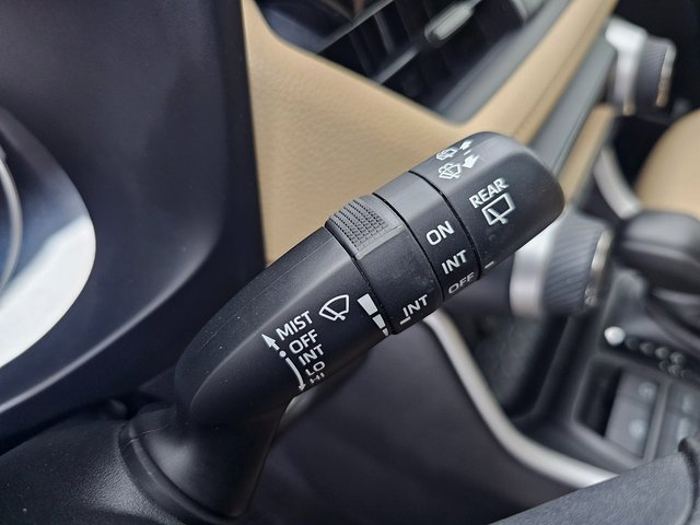 Used 2021 Toyota RAV4 XLE w/ Convenience Package image 14