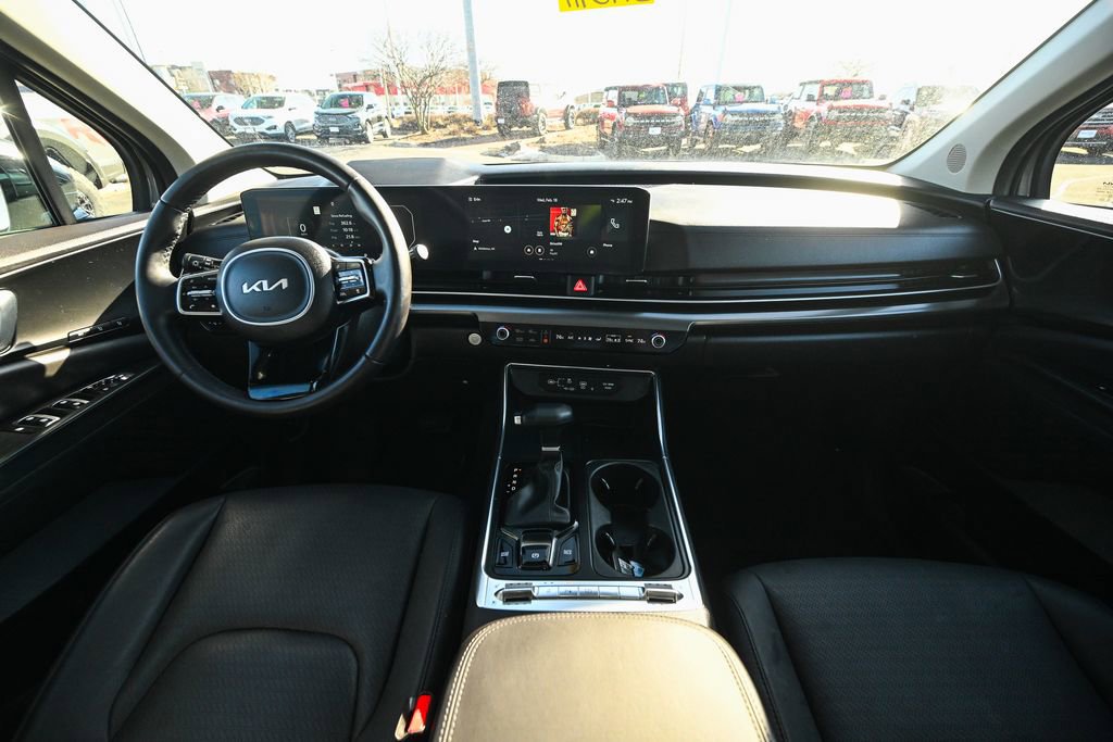 Used 2025 Kia Carnival SX Prestige image 29