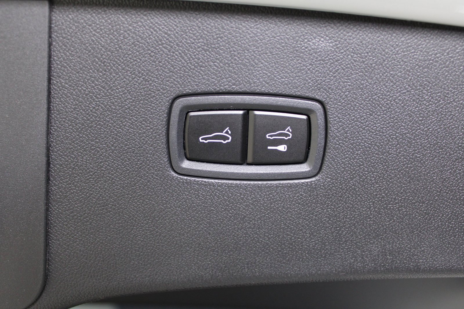 New 2025 Porsche Cayenne Turbo GT image 18