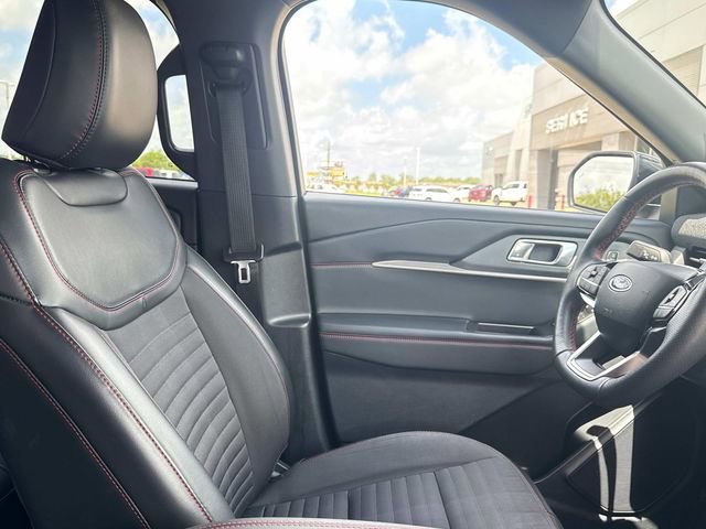 Used 2025 Ford Explorer ST-Line w/ ST-Line Street Pack AWD/4WD image 17