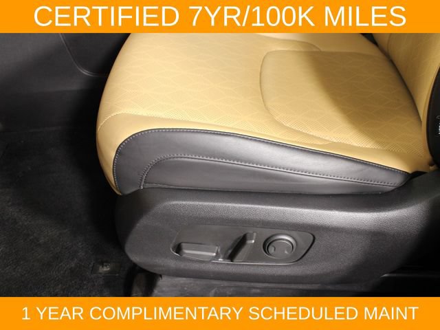 Used 2024 Kia Carnival EX FWD image 18