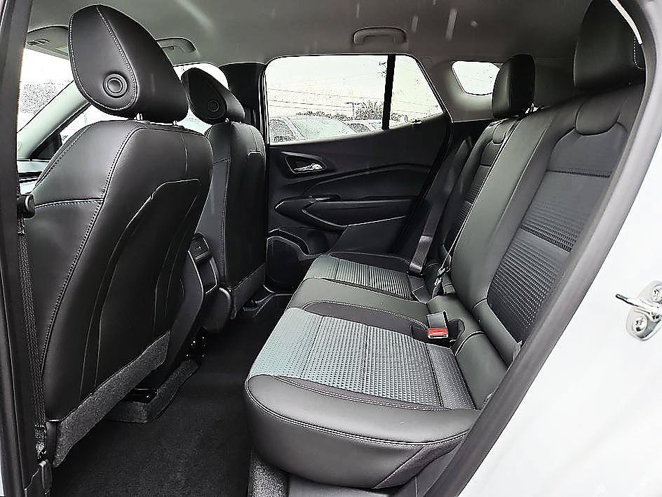 Used 2026 Chevrolet Trax LT FWD image 10