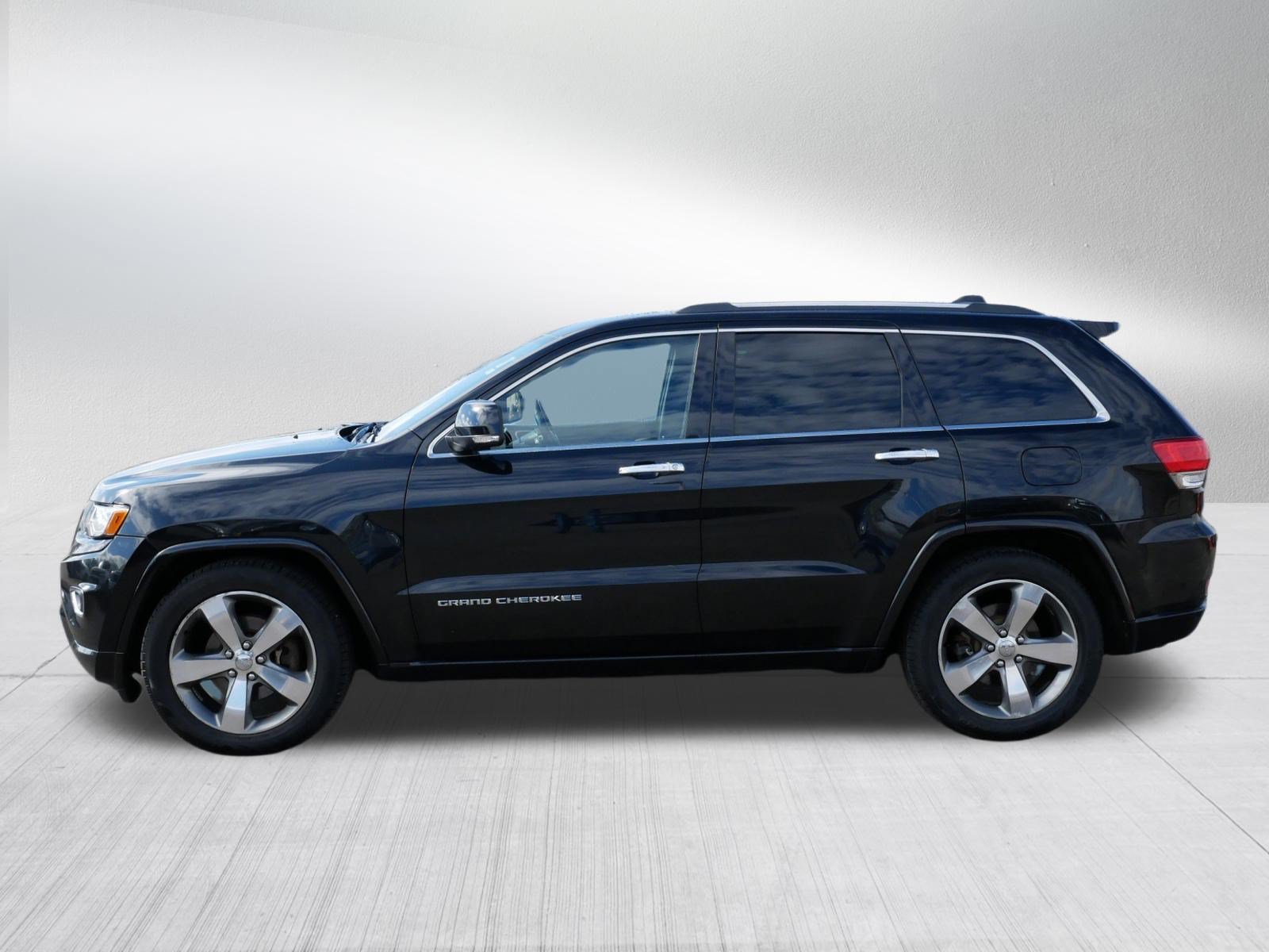 Used 2014 Jeep Grand Cherokee Overland w/ Advanced Technology Group AWD/4WD image 4