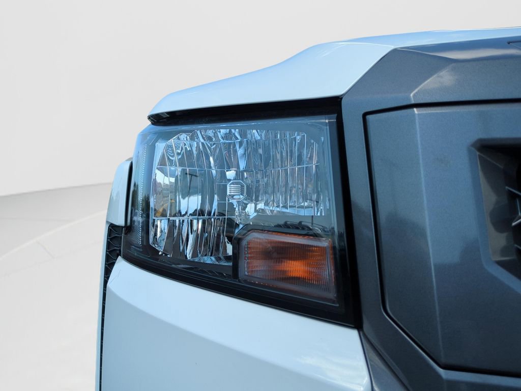 Used 2025 Nissan Frontier SV RWD image 10