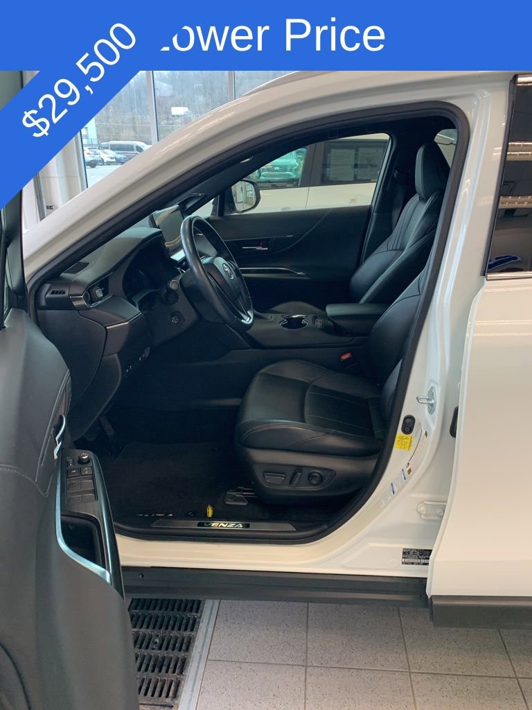 Used 2021 Toyota Venza XLE w/ Softex Package image 3