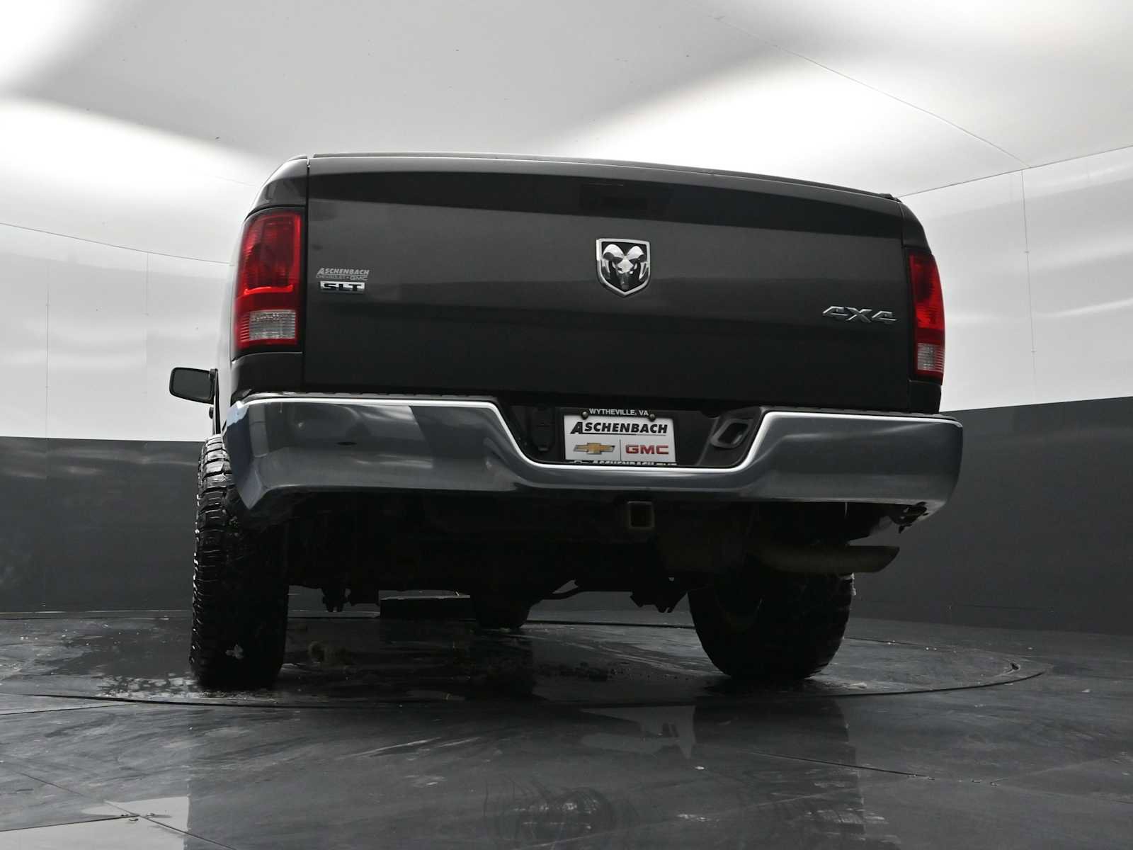 Used 2021 RAM 1500 Classic SLT image 24