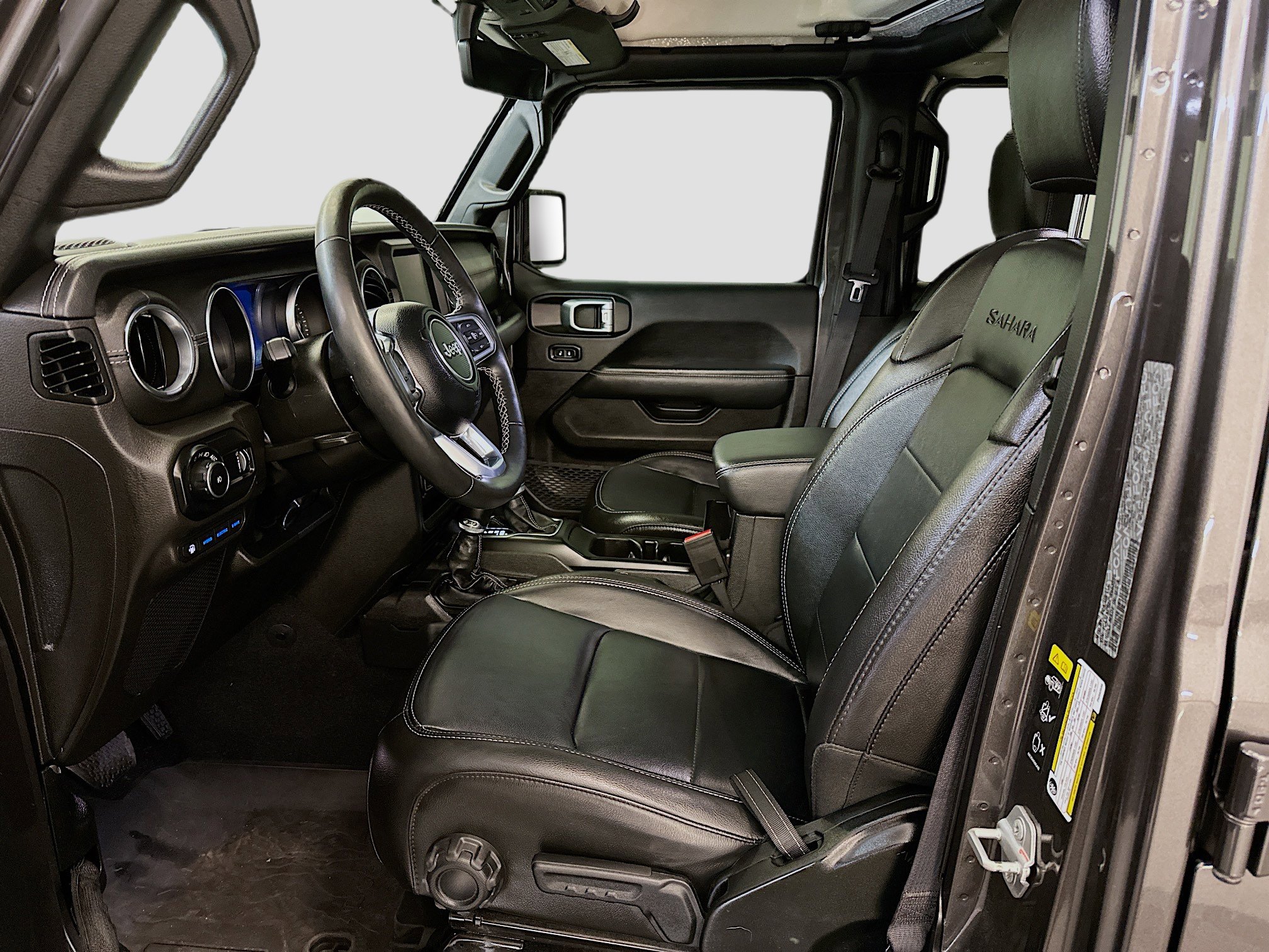 Used 2023 Jeep Wrangler Sahara w/ Cold Weather Group image 13