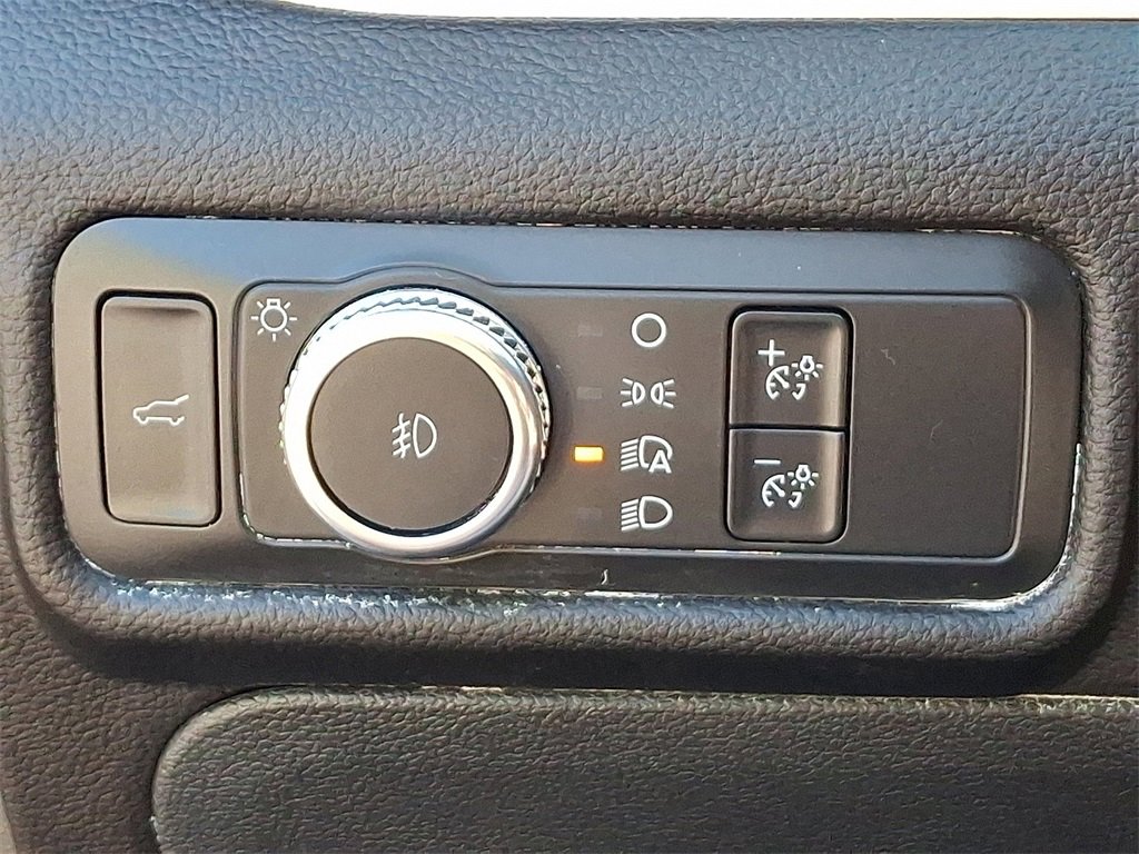 Certified 2022 Ford Explorer XLT w/ Equipment Group 202A image 23