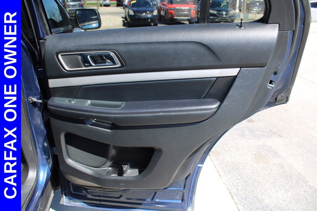 Used 2016 Ford Explorer XLT w/ Equipment Group 202A AWD/4WD image 26
