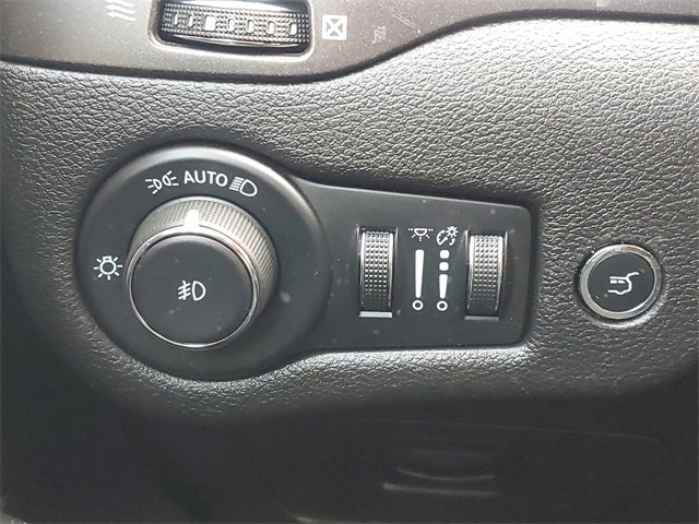 Used 2021 Jeep Cherokee Trailhawk w/ Comfort & Convenience Group image 20