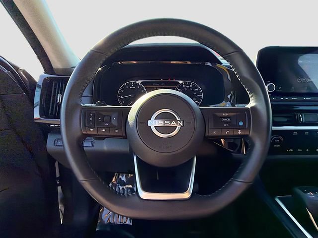 Used 2025 Nissan Pathfinder SV image 11