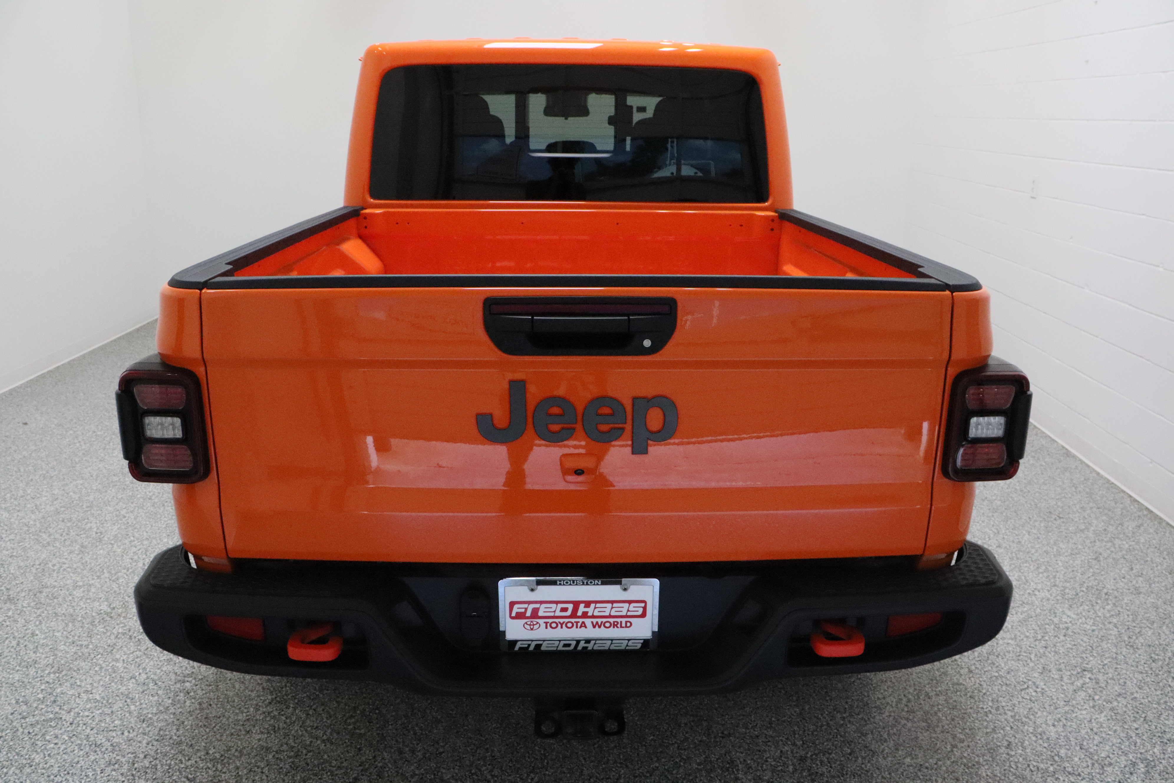 Used 2025 Jeep Gladiator Mojave w/ Convenience Group AWD/4WD image 8