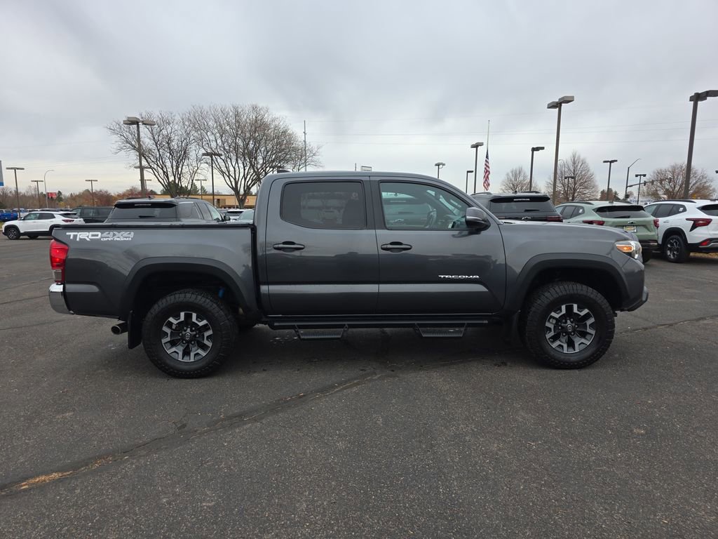 Used 2017 Toyota Tacoma TRD Off-Road image 6