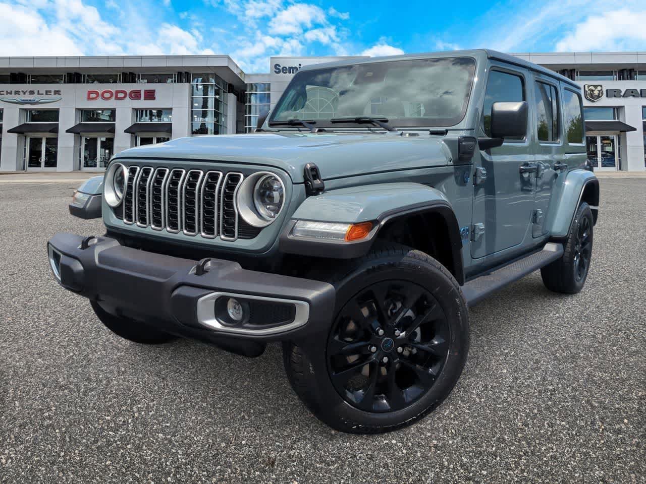 Used 2025 Jeep Wrangler Unlimited Sahara AWD/4WD image 1