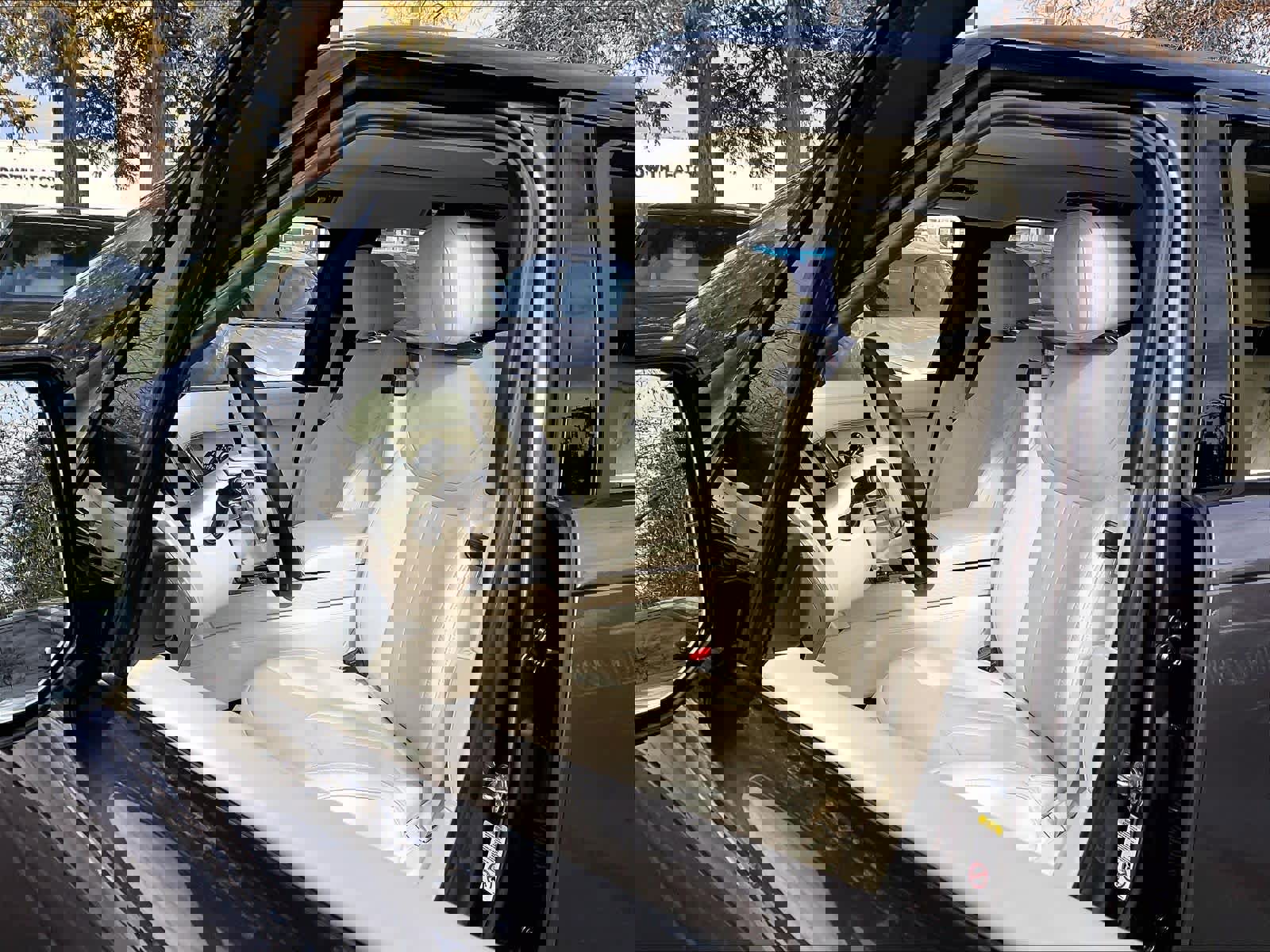 Used 2024 Land Rover Range Rover SE image 27