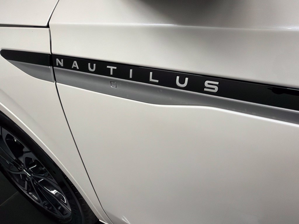Used 2026 Lincoln Nautilus Reserve AWD/4WD image 39