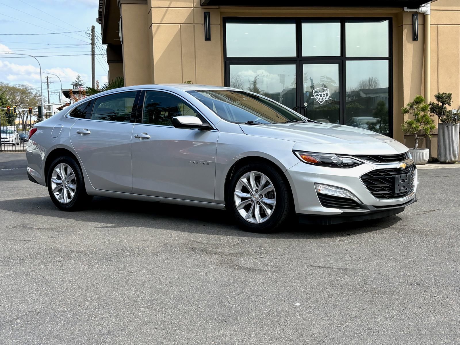 Used 2022 Chevrolet Malibu LT FWD image 1
