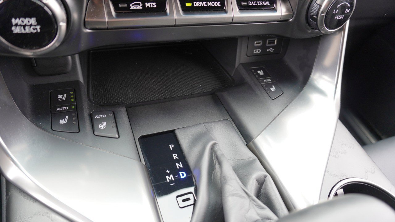 Used 2024 Lexus LX 600 4WD w/ Luxury Package image 19