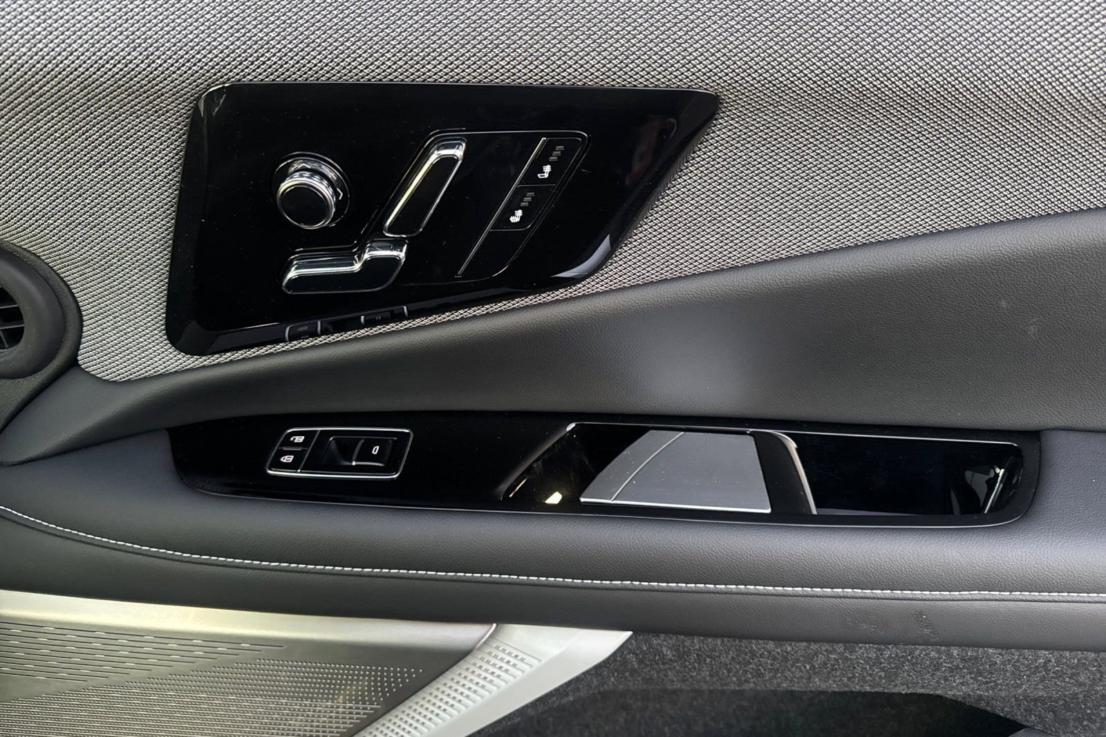 Certified 2025 Cadillac Optiq Luxury 1 image 20