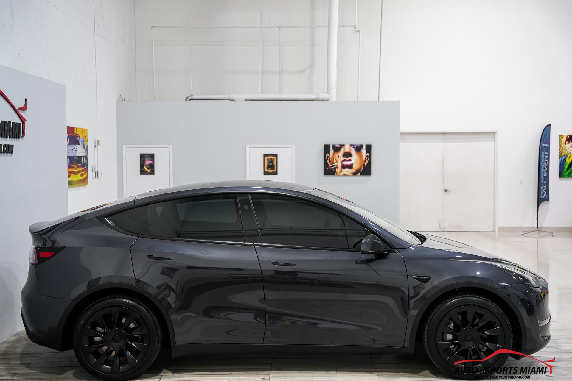 Used 2024 Tesla Model Y Long Range AWD/4WD image 24