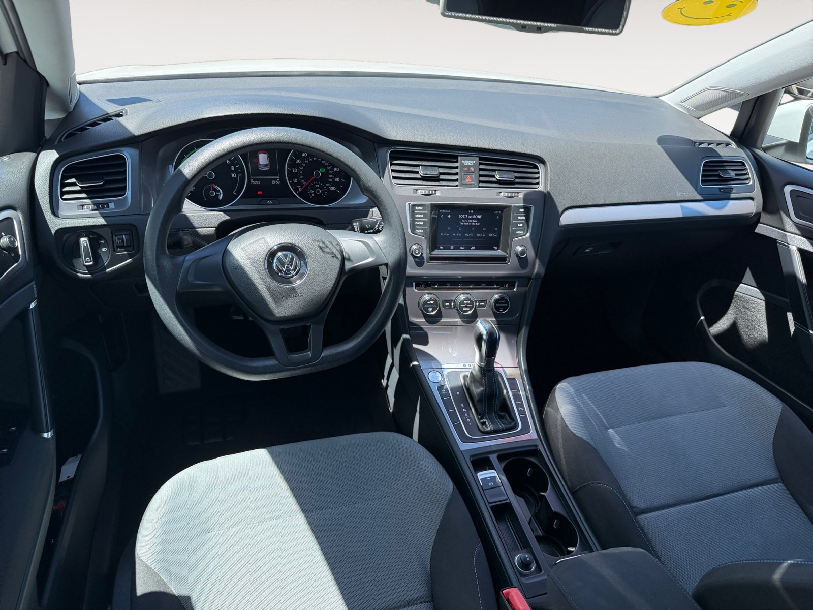 Used 2015 Volkswagen e-Golf Limited Edition FWD image 15