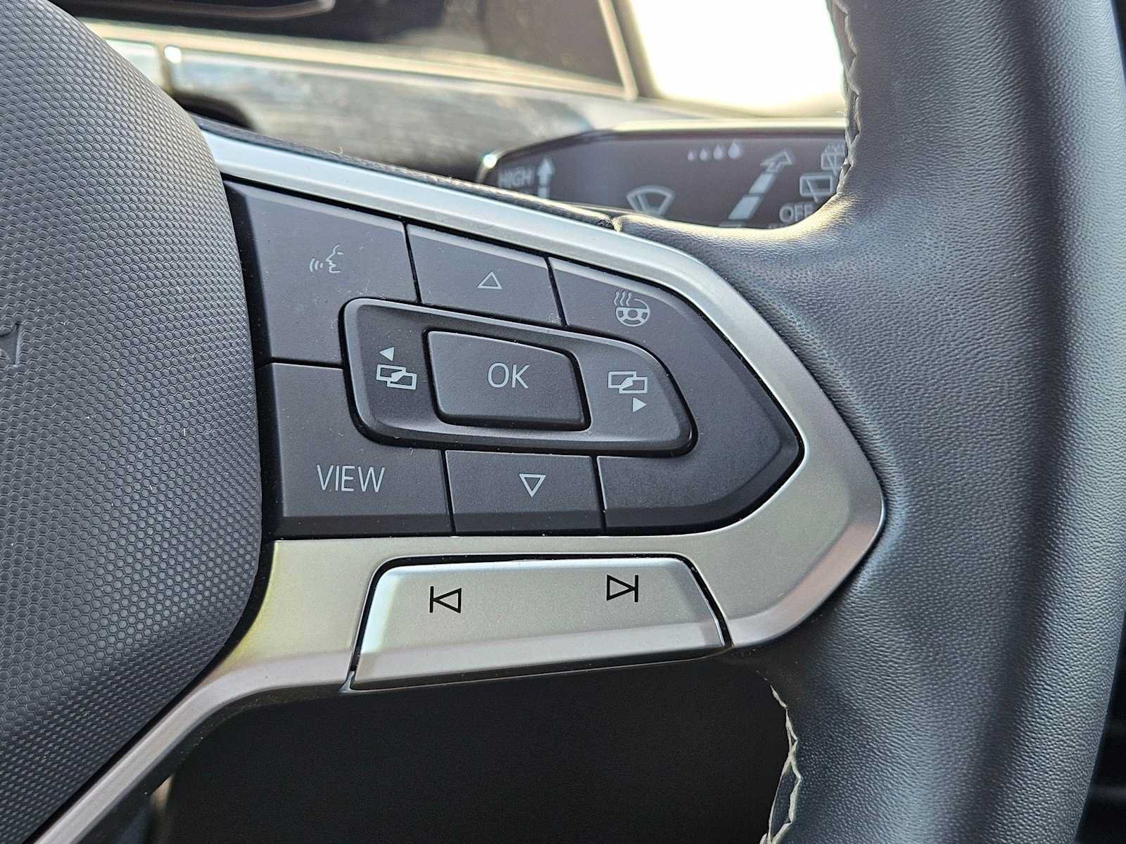 Used 2024 Volkswagen Atlas Cross Sport SE FWD image 15