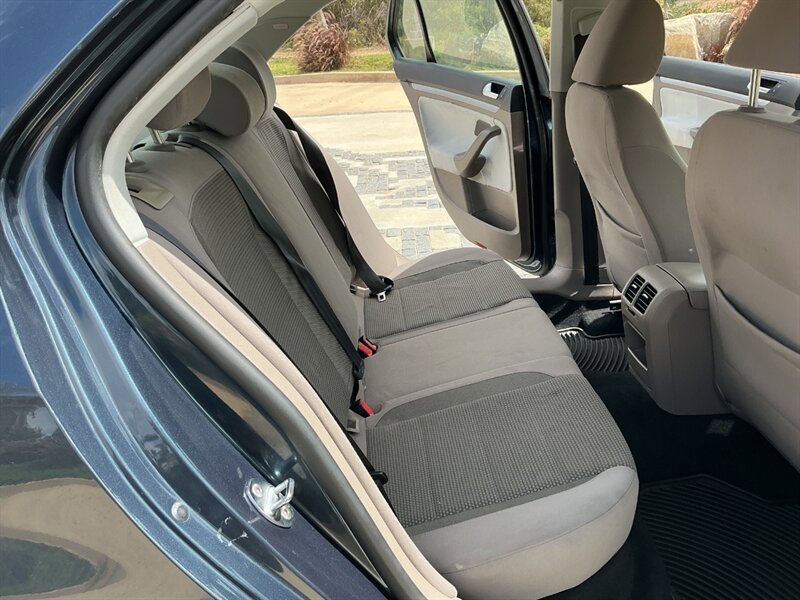 Used 2010 Volkswagen Jetta S FWD image 29