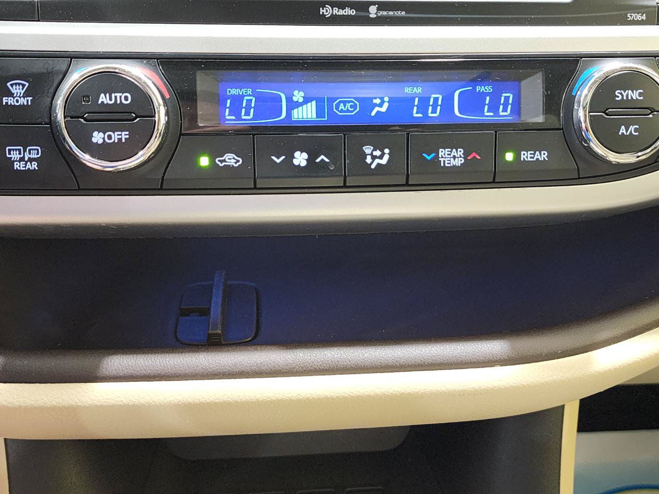 Used 2015 Toyota Highlander Limited AWD/4WD image 18