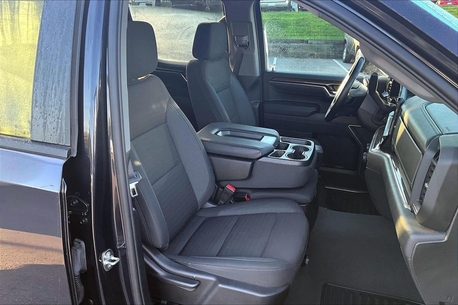 Used 2024 Chevrolet Silverado 1500 LT AWD/4WD image 7