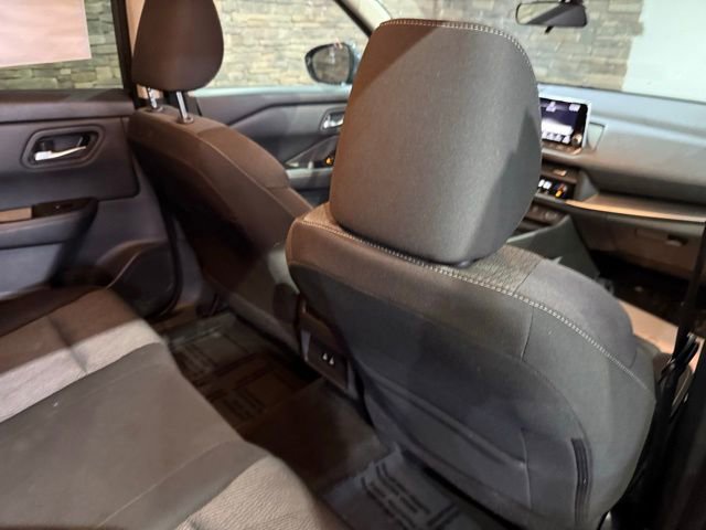 Certified 2025 Nissan Rogue SV image 33