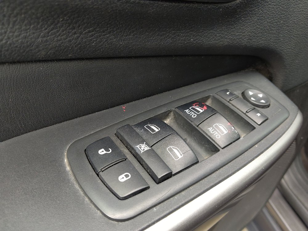 Used 2019 Jeep Cherokee Latitude Plus FWD image 27