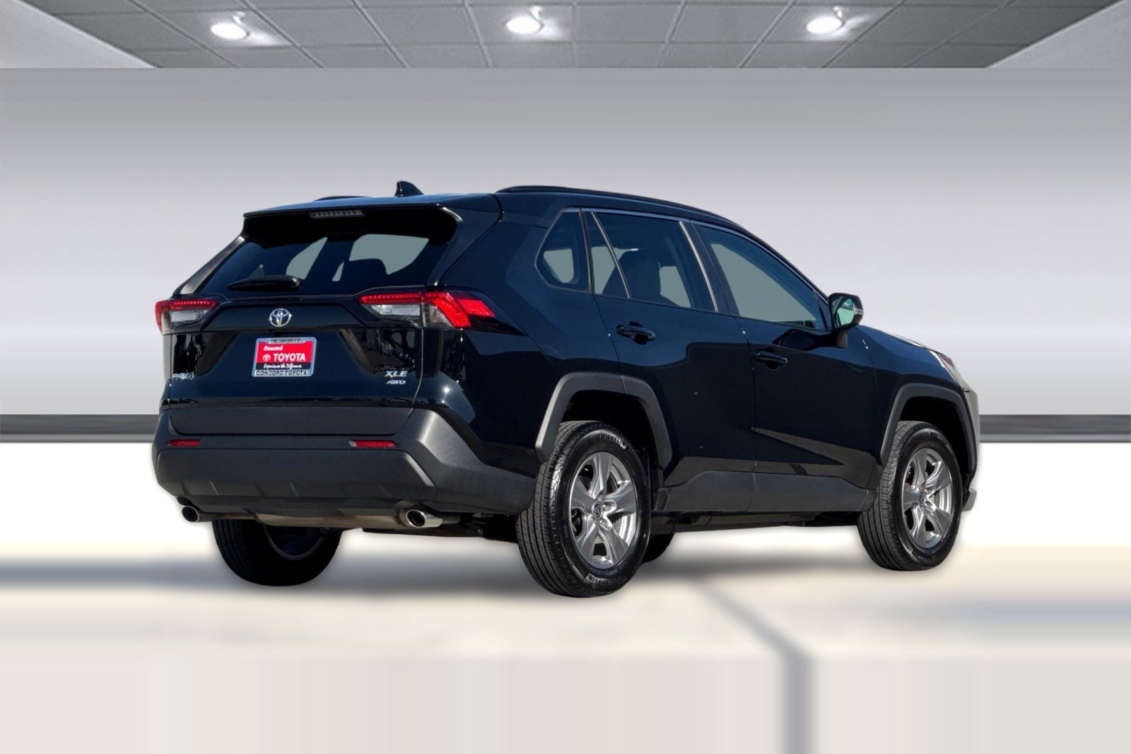Used 2025 Toyota RAV4 XLE w/ Convenience Package image 3