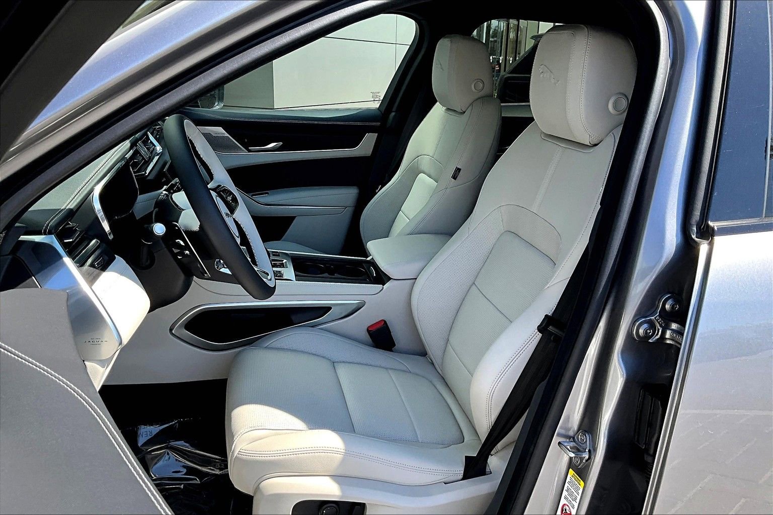 New 2026 Jaguar F-PACE R-Dynamic S image 9