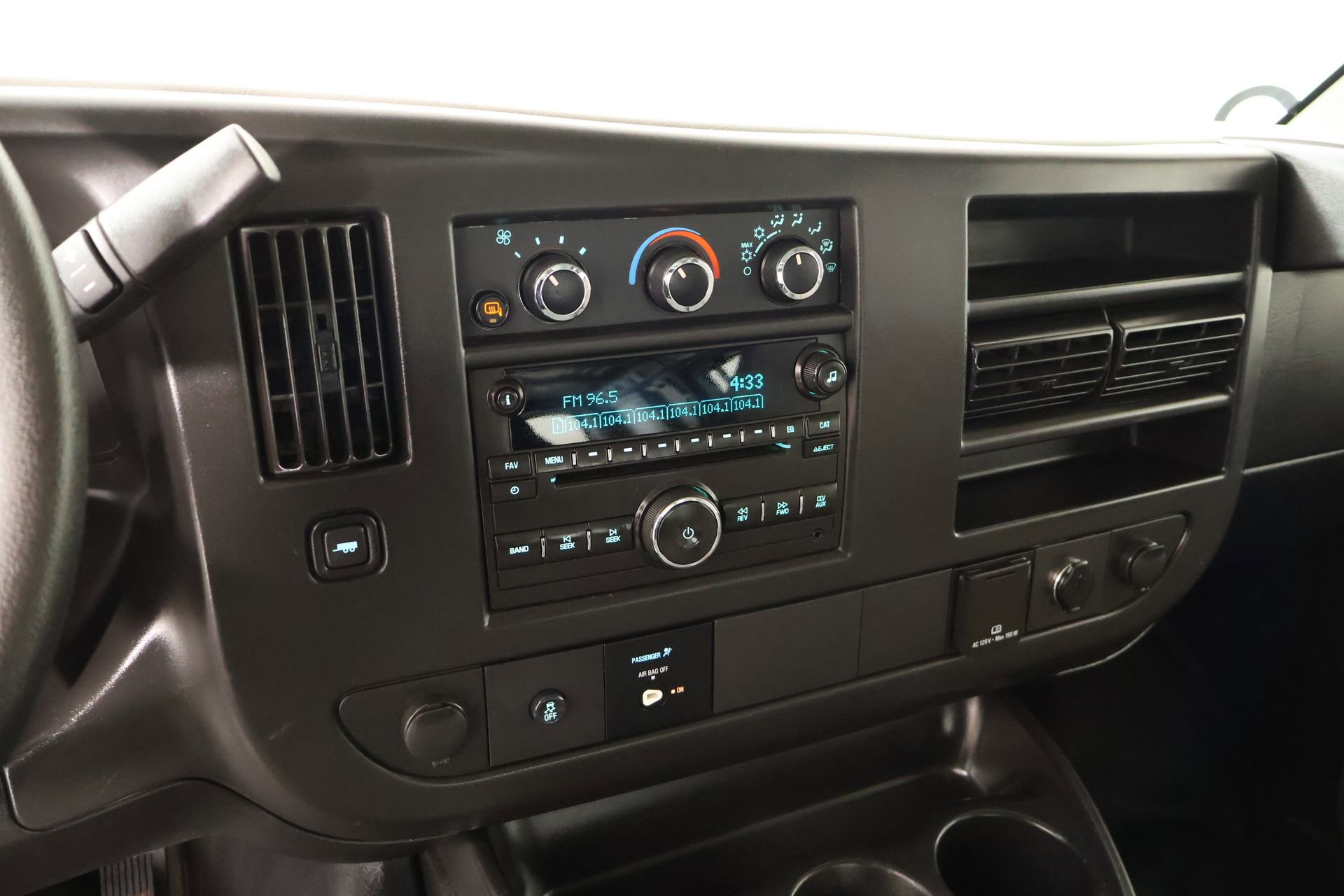 Used 2017 Chevrolet Express 2500 RWD image 5