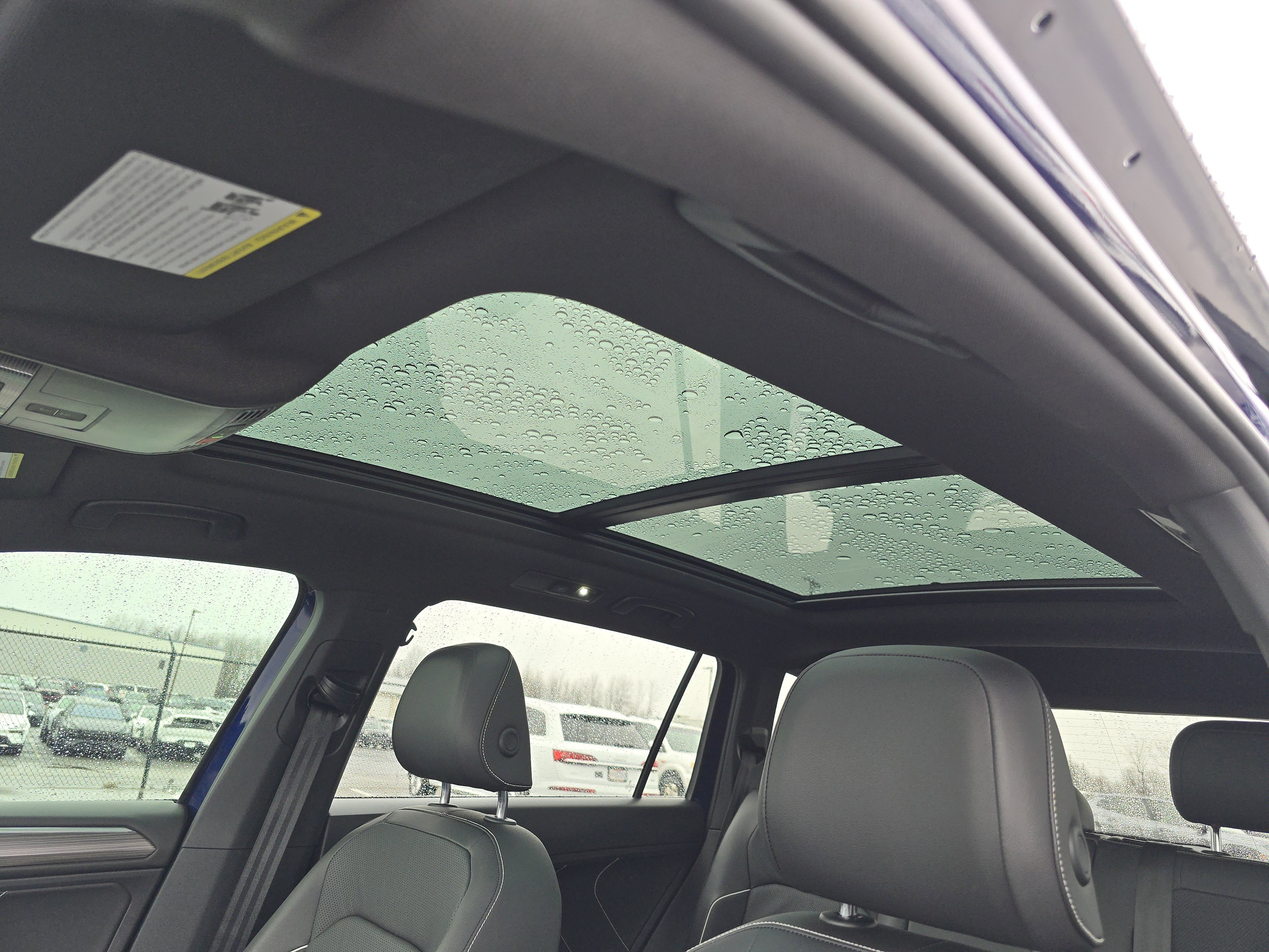 Certified 2022 Volkswagen Tiguan SEL R-Line image 9