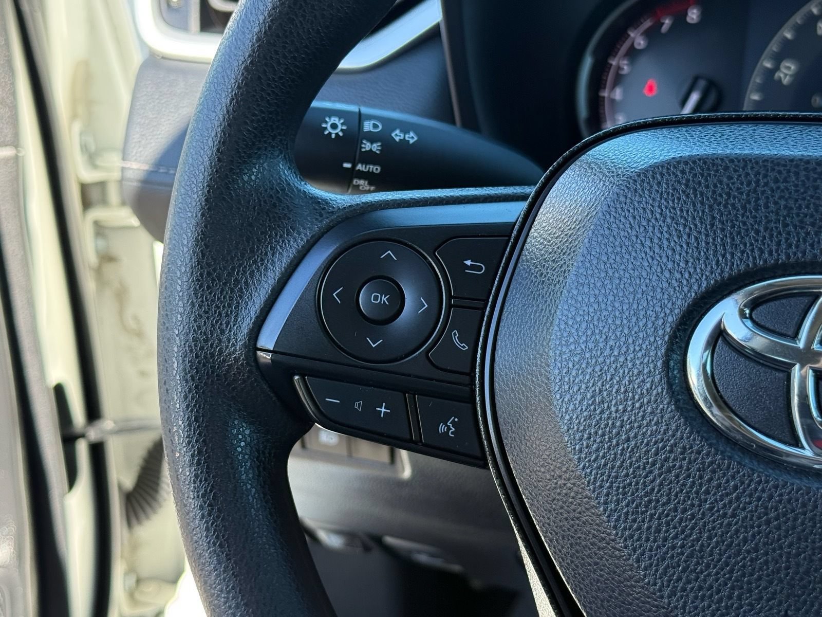 Used 2025 Toyota RAV4 XLE AWD/4WD image 16
