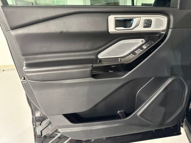 Used 2022 Ford Explorer Platinum w/ Equipment Group 601A AWD/4WD image 20