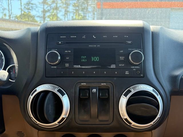 Used 2011 Jeep Wrangler Sahara w/ Connectivity Group AWD/4WD image 12