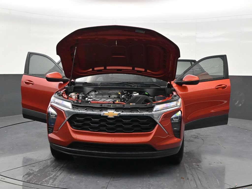 Used 2024 Chevrolet Trax LS w/ LS Convenience Package FWD image 33